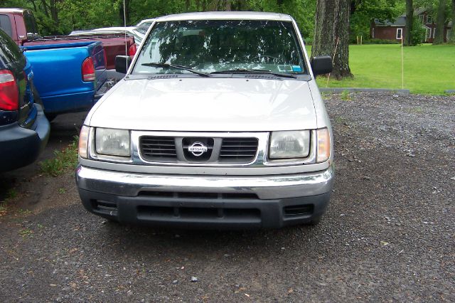 1999 Nissan Frontier SE 2WD