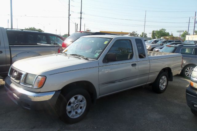 1999 Nissan Frontier SE 2WD