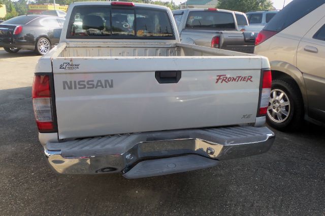 1999 Nissan Frontier SE 2WD