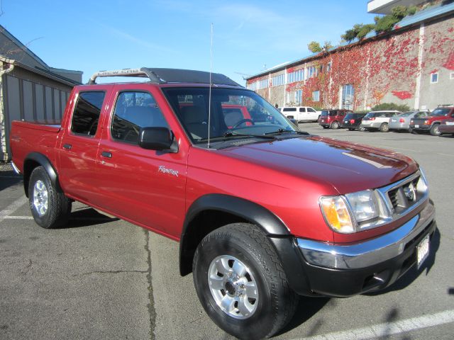 2000 Nissan Frontier SE 2WD