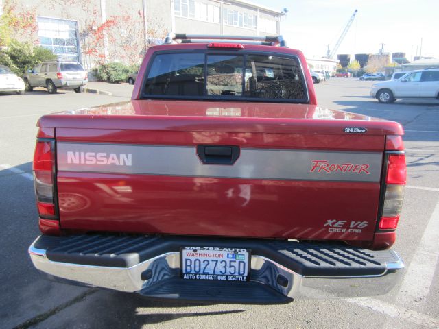 2000 Nissan Frontier SE 2WD