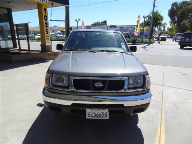 2000 Nissan Frontier CREW CAB 126.0 WB 1SE LS