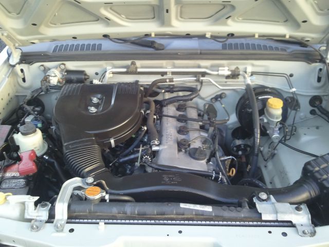 2000 Nissan Frontier SE 2WD