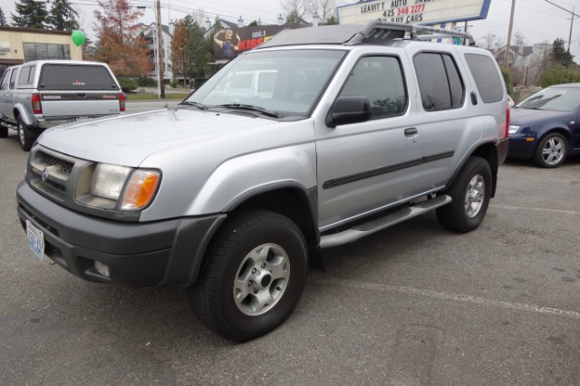 2000 Nissan Frontier SE 2WD