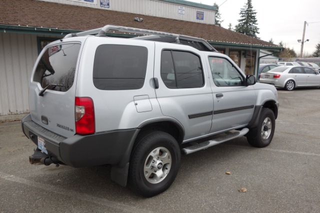 2000 Nissan Frontier SE 2WD