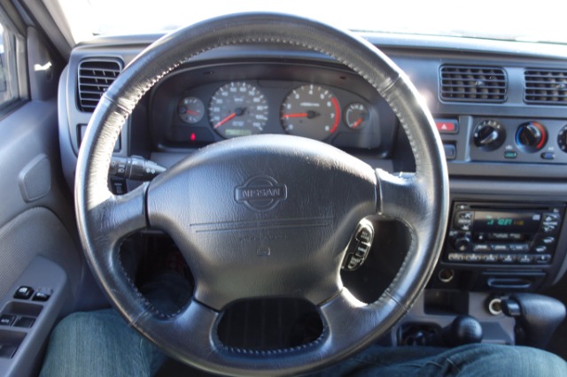 2000 Nissan Frontier SE 2WD