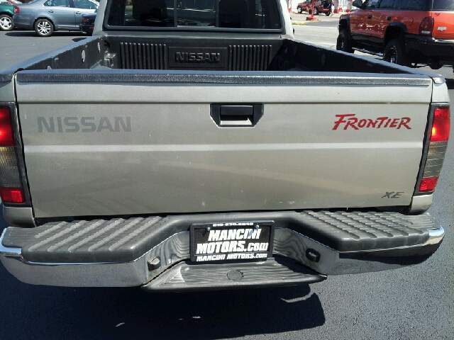 2000 Nissan Frontier SE 2WD