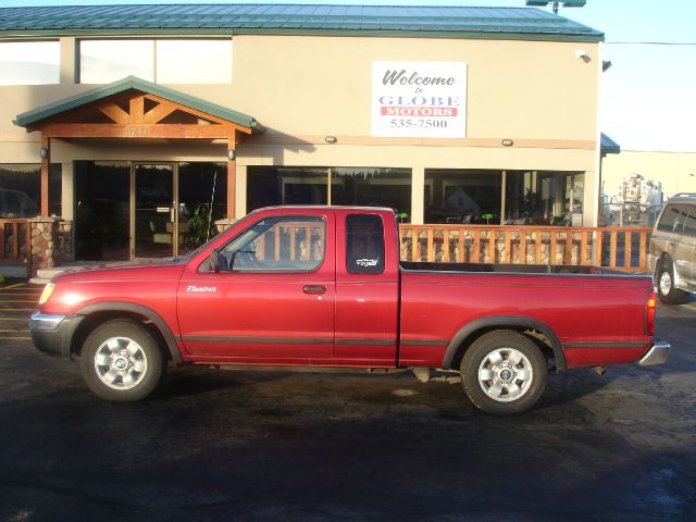 2000 Nissan Frontier SE 2WD