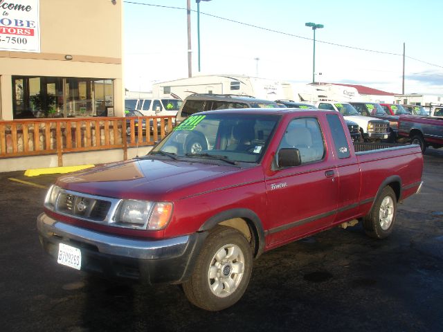 2000 Nissan Frontier SE 2WD
