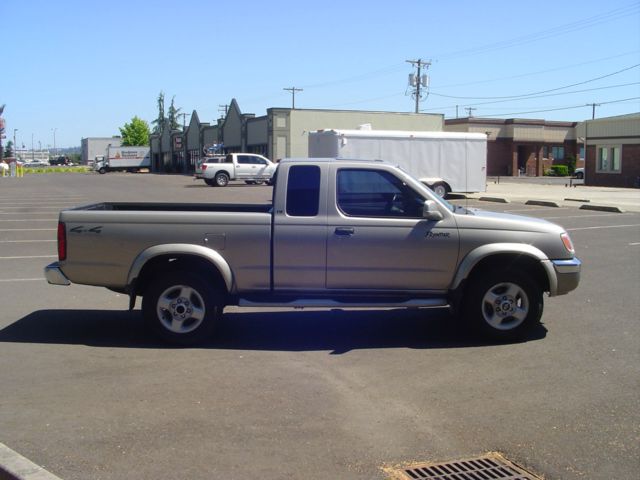 2000 Nissan Frontier REG CAB 4x4 Truck