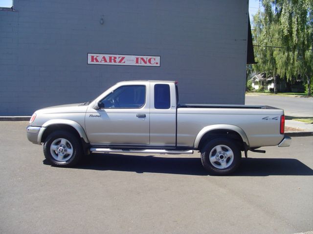 2000 Nissan Frontier REG CAB 4x4 Truck