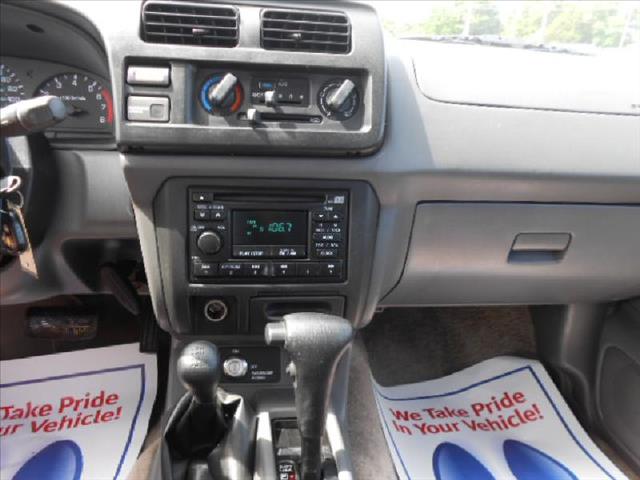 2000 Nissan Frontier SE 2WD