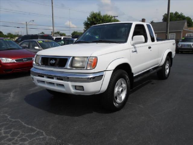 2000 Nissan Frontier SE 2WD