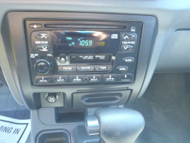 2001 Nissan Frontier SE 2WD