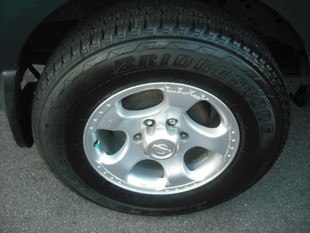 2001 Nissan Frontier SC SUV