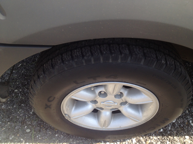 2001 Nissan Frontier SE 2WD