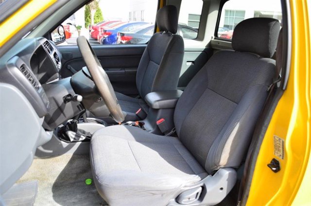 2001 Nissan Frontier 3dr Cpe Auto GT