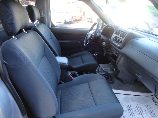 2001 Nissan Frontier SE 2WD