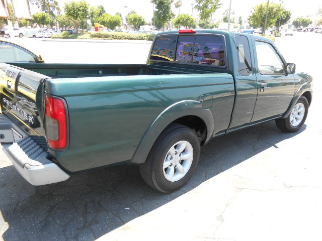 2001 Nissan Frontier SE 2WD