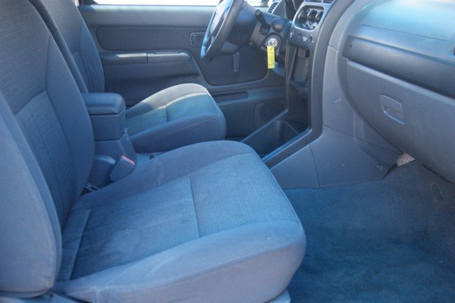 2002 Nissan Frontier 3.6 AT 4WD LS