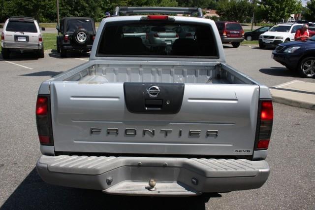2003 Nissan Frontier SE
