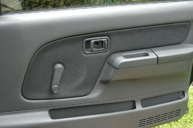 2003 Nissan Frontier 2WD Reg Cab 126 XLT