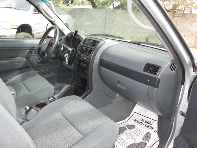 2003 Nissan Frontier SE 2WD