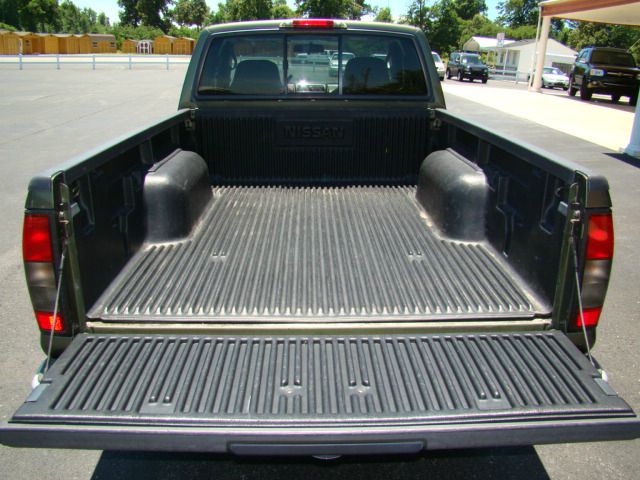 2003 Nissan Frontier SE 2WD