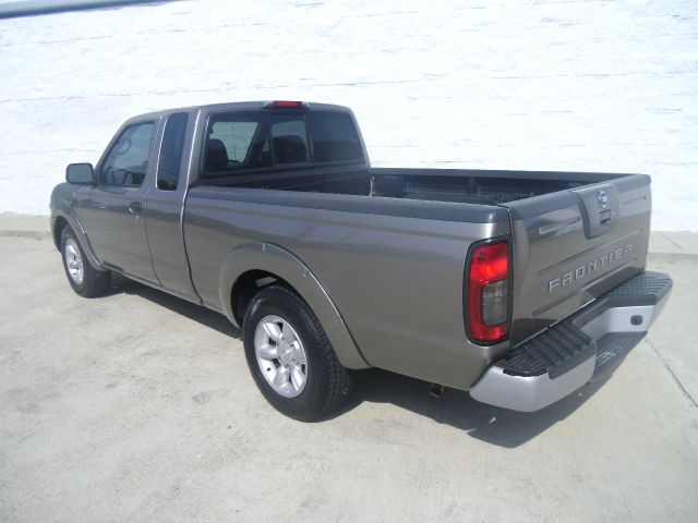 2004 Nissan Frontier SE 2WD
