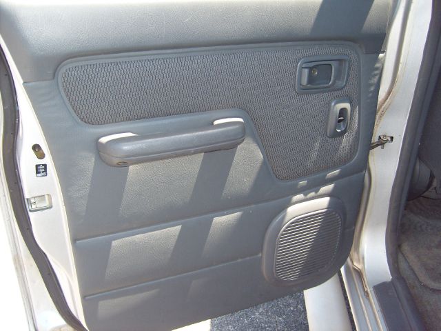 2004 Nissan Frontier 2WD Reg Cab 126 XLT