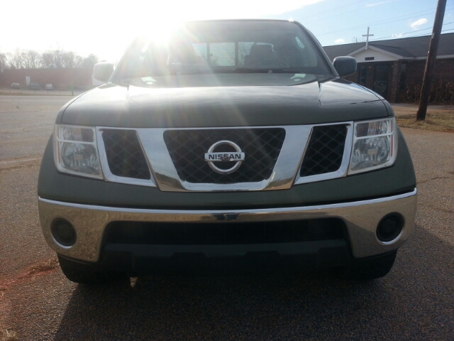 2005 Nissan Frontier SE 2WD