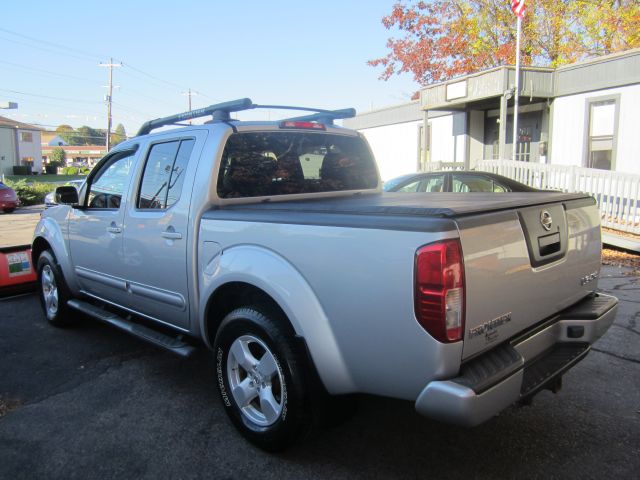 2006 Nissan Frontier LS 38
