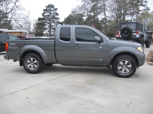 2009 Nissan Frontier LX Minivan