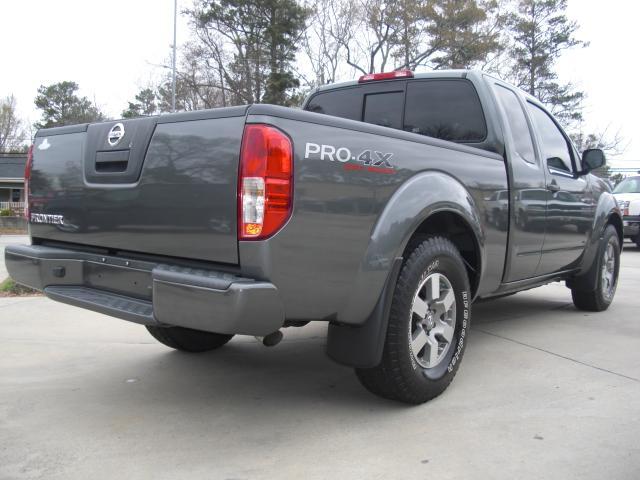 2009 Nissan Frontier LX Minivan