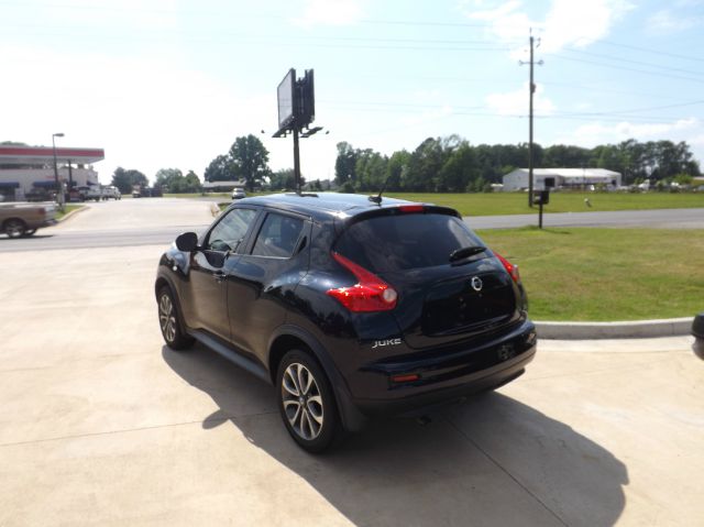 2011 Nissan Juke AWD 4dr V8