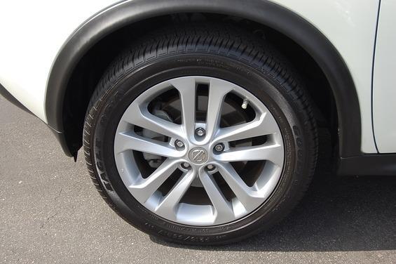 2011 Nissan Juke AWD 4dr V8