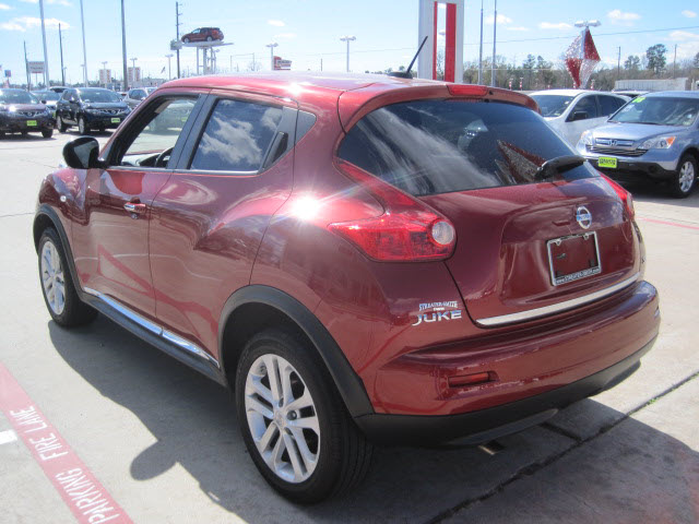 2011 Nissan Juke 4dr Sdn LE Auto (SE) Sedan