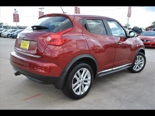 2011 Nissan Juke 4dr Sdn LE Auto (SE) Sedan