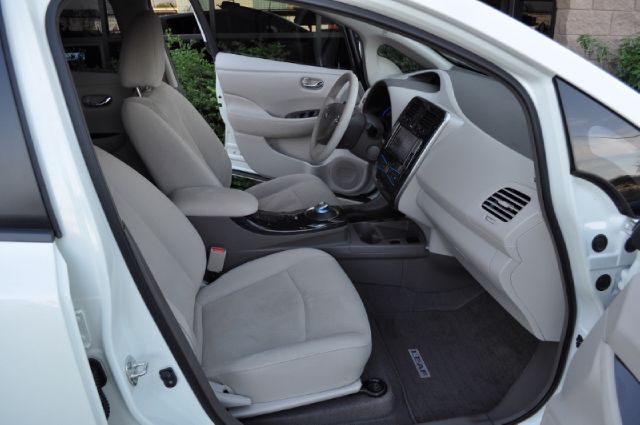 2011 Nissan LEAF LS S