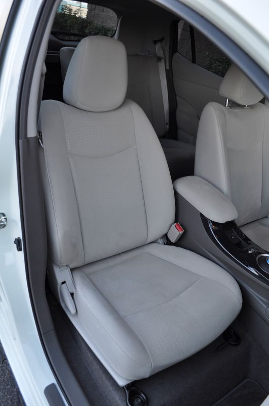 2011 Nissan LEAF LS S