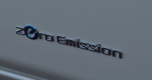 2011 Nissan LEAF LS S