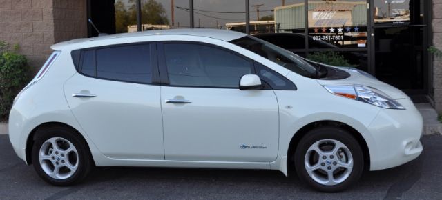 2011 Nissan LEAF LS S