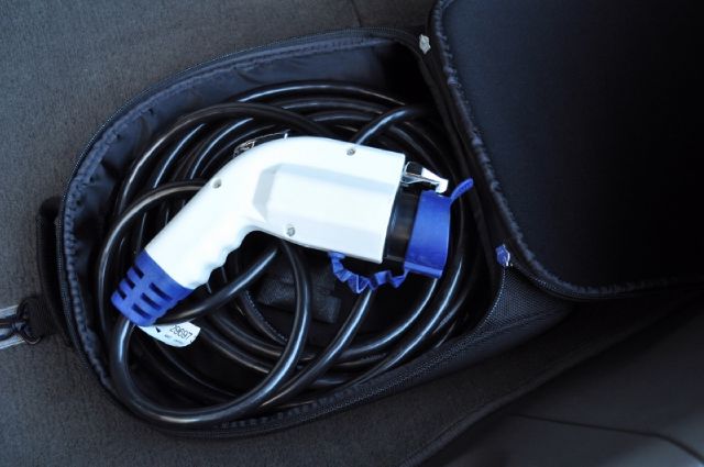 2011 Nissan LEAF LS S