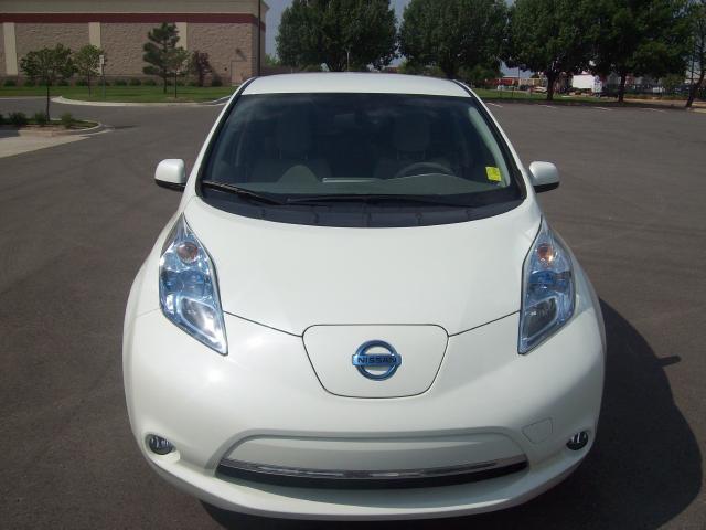 2011 Nissan LEAF LS S