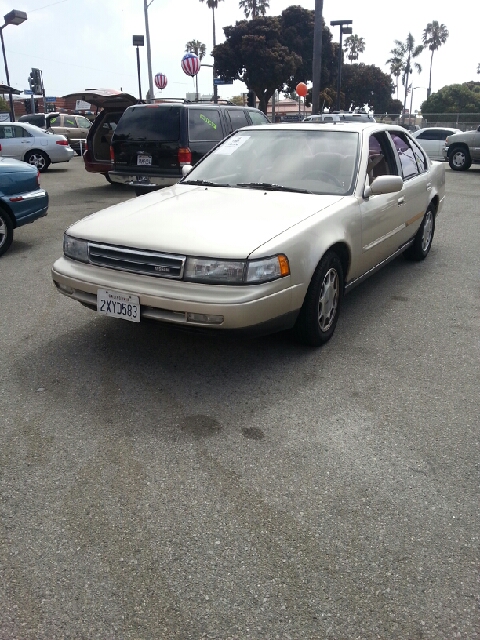 1991 Nissan Maxima SE