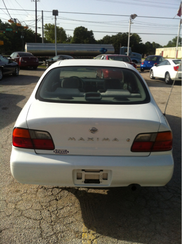 1995 Nissan Maxima SE