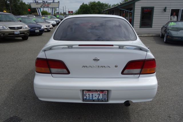 1998 Nissan Maxima 3.0 Quattro