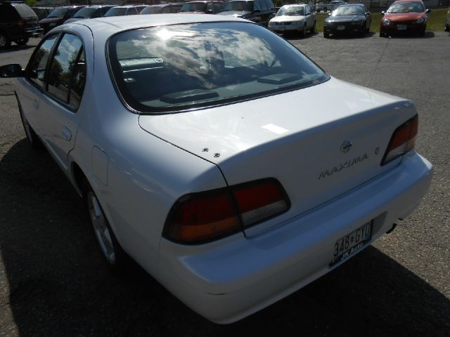 1998 Nissan Maxima SE