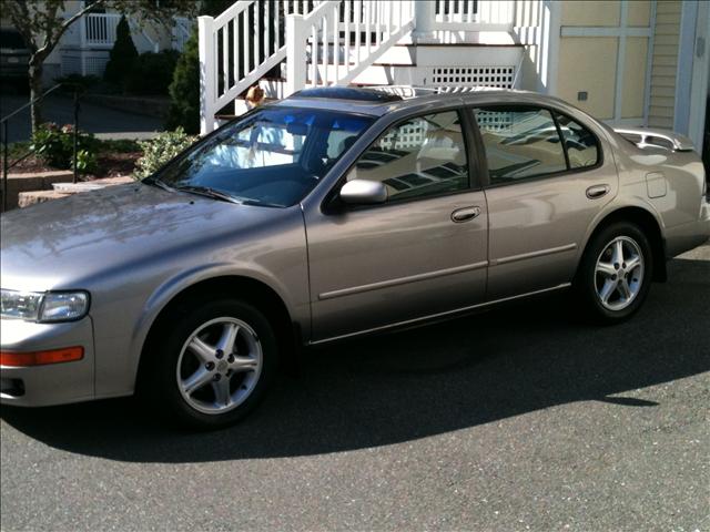 1998 Nissan Maxima SE