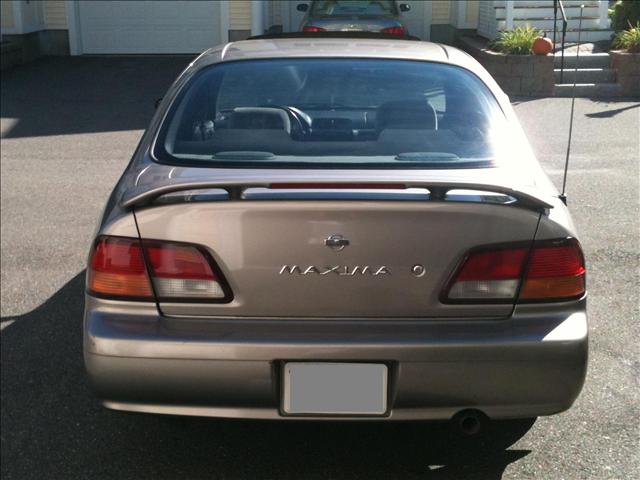 1998 Nissan Maxima SE